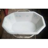 VINTAGE WHITE PAINTED METAL BABY BATH ON STAND