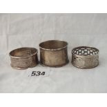 A group of 3 napkin rings - 46gms