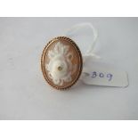 A good quality cameo ring inset with a diamond in 9ct - size O - 5gms