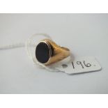 A black onyx ring in 9ct - size M - 4gms