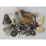 A large bag of costume jewellery479gms