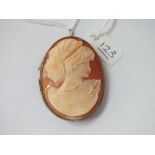 A silver oval cameo pendant