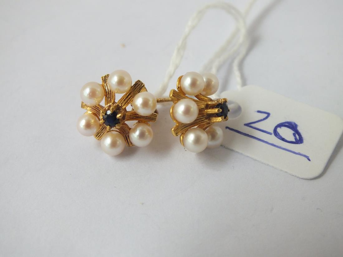 A pair of pearl & sapphire earrings in 9ct - 3.3gms - Image 2 of 2