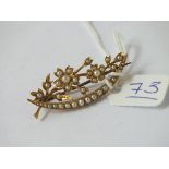 A pearl set floral crescent shaped brooch in 15ct gold - 4.9gms