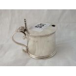 A circular mustard pot with shell thumb piece - London 1971 - 71gms exc liner