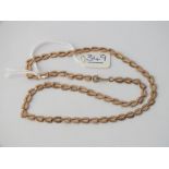 A flat link neck chain in 9ct - 5.4gms