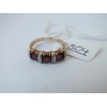 A diamond & garnet trilogy ring in 9ct - size L - 2.6gms