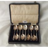 A set of 12 beaded edge large teaspoons in a case - Sheffield 1896 by Walker & Hall - 300gms
