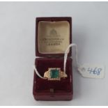 A square stone emerald cluster ring in 14ct gold (small crack to corner of emerald) - size L - 4.