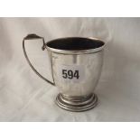 A plain silver christening mug on rimmed foot - 3.5" - B'ham 1947 - 83gms