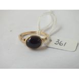 A cabochon garnet ring in 9ct - size P - 3.1gms