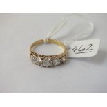 AN IMPRESSIVE 5 STONE DIAMOND RING IN 18CT GOLD - size R - 3.7gms