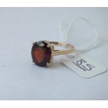 A large garnet ring in 10ct gold - size S - 3.5gms