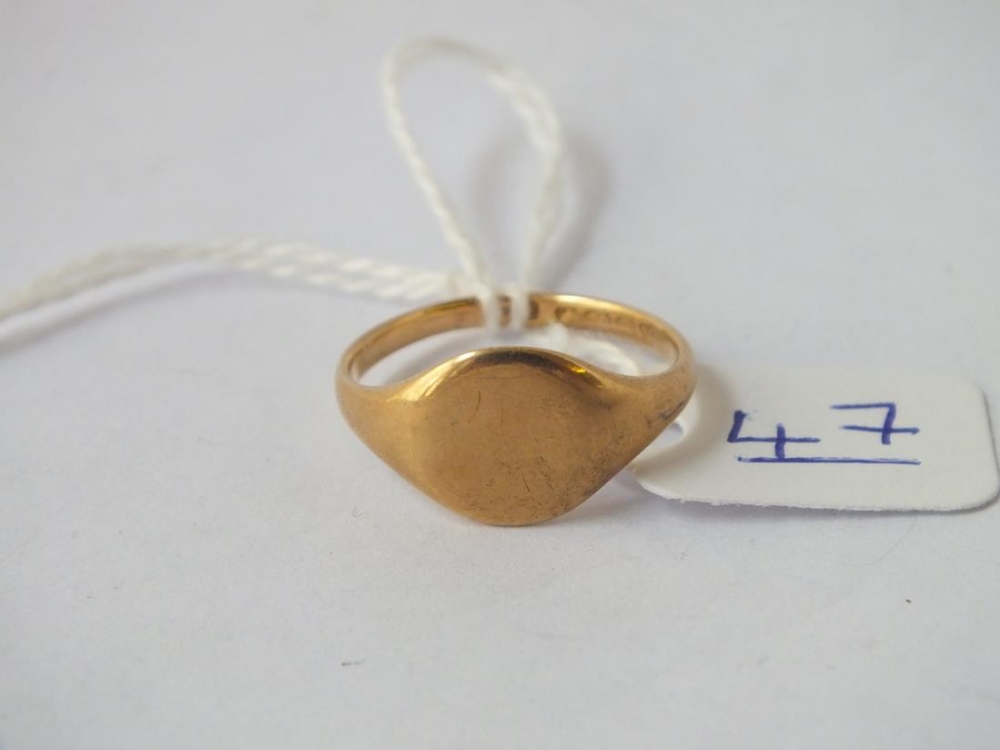 A signet ring in 18ct gold - size O - 4.3gms