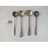 Four Georgian and later crested salt spoons