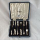 A boxed set of 6 cake forks Sheffield, 105g,