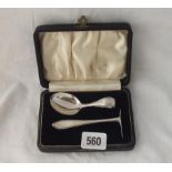 A child's spoon & pusher in fitted box - B'ham 1932
