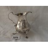 A 18th century cream jug on 3 cabriole legs - 73gms