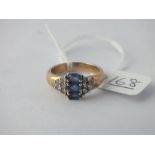 A 3 stone sapphire cluster ring in 9cy - size P - 4.3gms