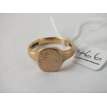 A large gents signet ring in 9ct - size W - 8.5gms