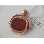 A LARGE CVICTORIAN SWIVEL FOB SET WITH A CORNELIAN ENGRAVED WITH A GRIFFIN INTAGLIO - 38x 43mm