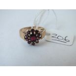 A ring with central garnets in 9ct - size M - 3.2gms