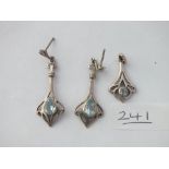 A pair of aquamarine ear pendants & matching pendant