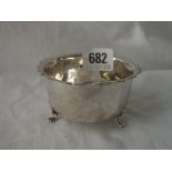 A sugar bowl on three pad feet - 1905 - 77gms