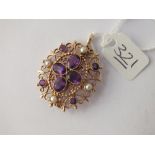 A amethyst & pearl brooch/pendant in 9ct - 7.8gms