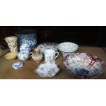 SHELF WITH BLUE & WHITE CHINA, JELLY MOULD, BOWLS & OTHER CHINA WARE