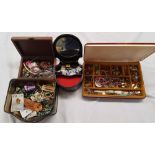 VARIOUS JEWELLERY BOXES & A TIN WITH COSTUME JEWELLERY & RINGS, A LORUS & BADGES