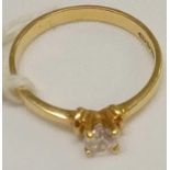 A SOLITAIRE DIAMOND RING SET IN 18ct GOLD