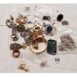 BAG OF MIXED COSTUME JEWELLERY