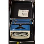 IMPERIAL SAFARI PORTABLE MANUAL TYPEWRITER WITH CARRY CASE