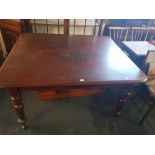 VICTORIAN MAHOGANY DINING TABLE ON CASTERS