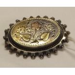 VINTAGE OVAL BROOCH WITH GOLD OVERLY DECORATION