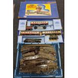 HORNBY OO GAUGE 3 RAIL BOXED TRAIN SET WITH LOTS OF TRACKS & POINTS