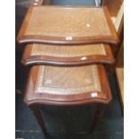 1980'S MAHOGANY NEST OF 3 TABLES WITH LEATHER TOPS & TURNED LEGS