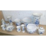 QTY OF MODERN WILLOW PATTERN ROYAL WINTON CHINA WITH JARDINIÈRE'S, VASES, MUGS ETC