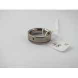 A wedding band set with a diamond in titanium - size R - 4.2gms