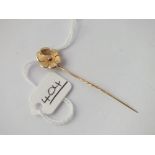 A flower shaped topped stick pin set in 9ct - 1.1gms