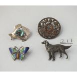 A bag of assorted brooches incl. butterfly, horseshoe & dog