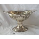 A GOOD LARGE FRUIT STAND ON SPREADING PEDESTAL BASE - 14" WIDE - B'HAM 1902 - 1170GMS