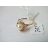 An attractive pearl & diamond cluster ring set in 14ct gold - size R - 2.8gms