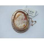 An oval cameo brooch of two ladies set in 9ct - 10gms