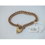 A CURB LINK BRACELET WITH HEART PADLOCK IN 9CT - 11gms