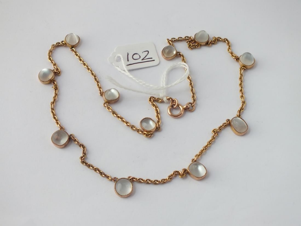 AN EDWARDIAN GOLD MOONSTONE BEAD NECK CHAIN SET IN GOLD - 12.6gms