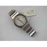 A gents SEKIO quartz wrist watch with seconds sweep & calendar dial