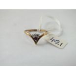 A 3 stone wishbone style ring in 9ct - size O