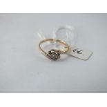 A 3 stone diamond twist ring set in 18ct gold - size O - 2gms